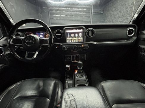 Used 2019 Jeep Wrangler Unlimited Sahara AWD/4WD image 23