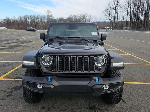 Used 2025 Jeep Wrangler Unlimited Rubicon 4xe w/ Convenience Group AWD/4WD image 3