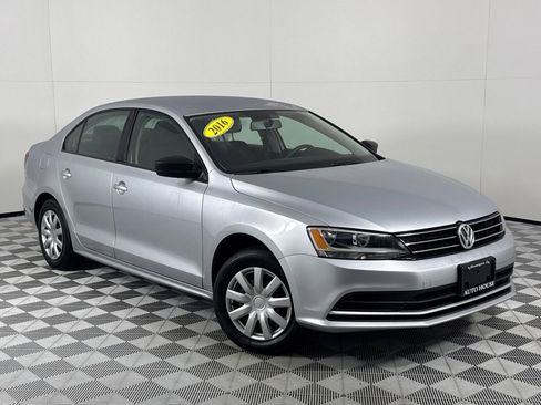 Used 2016 Volkswagen Jetta S image 2