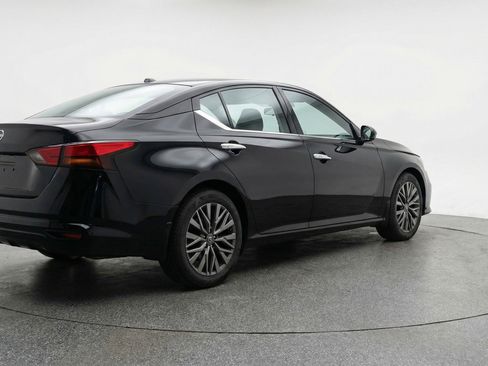 Used 2025 Nissan Altima 2.5 SV image 9