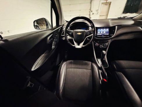 Used 2019 Chevrolet Trax LT w/ LT Convenience Package FWD image 12