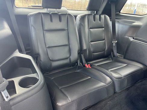 Used 2018 Ford Explorer XLT w/ Equipment Group 202A image 22