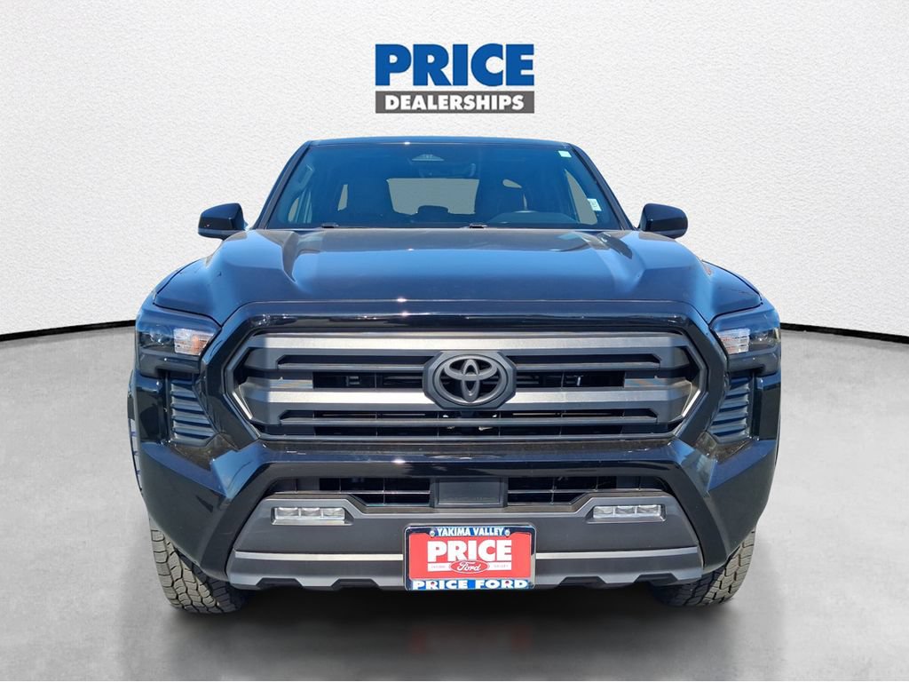 Used 2025 Toyota Tacoma SR5 AWD/4WD image 4