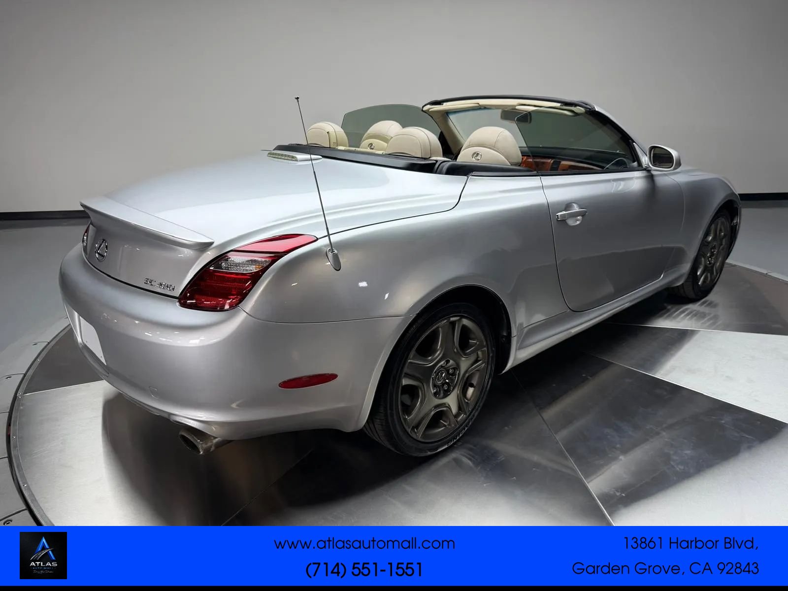 Used 2007 Lexus SC 430 Convertible RWD image 2
