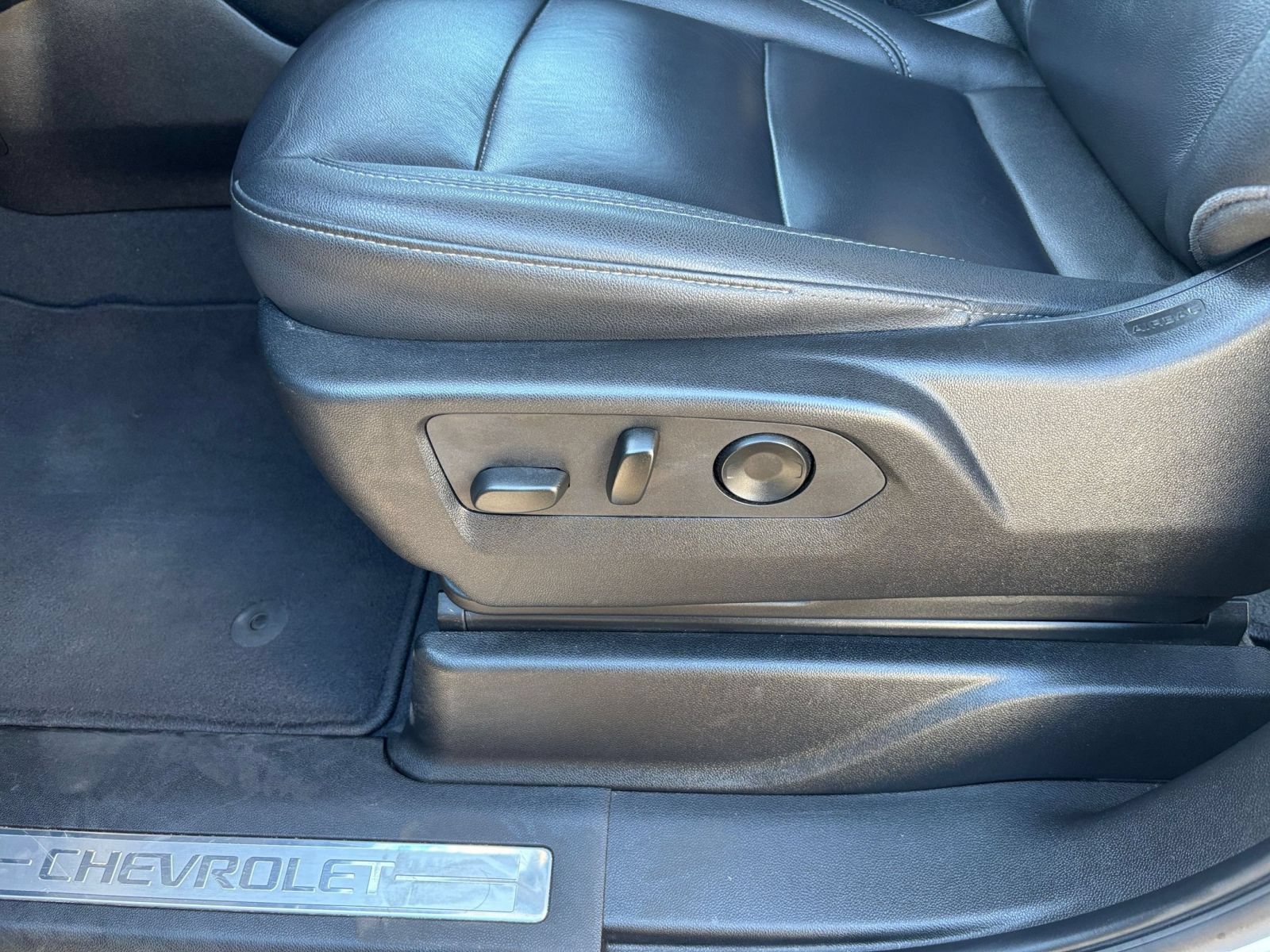 Used 2024 Chevrolet Tahoe LT w/ Luxury Package RWD image 22