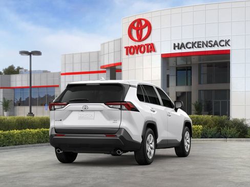 Used 2025 Toyota RAV4 LE image 9