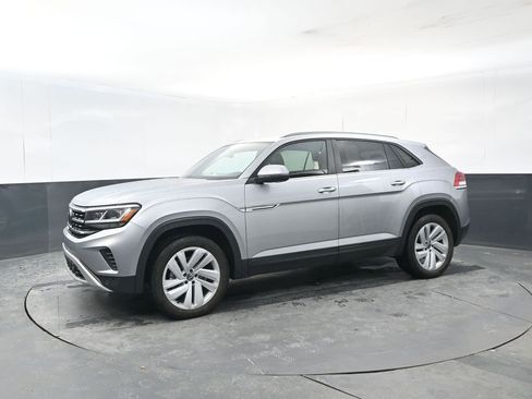 Used 2022 Volkswagen Atlas Cross Sport SE image 2