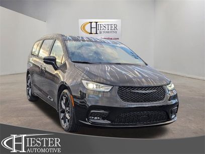 New 2026 Chrysler Pacifica Select