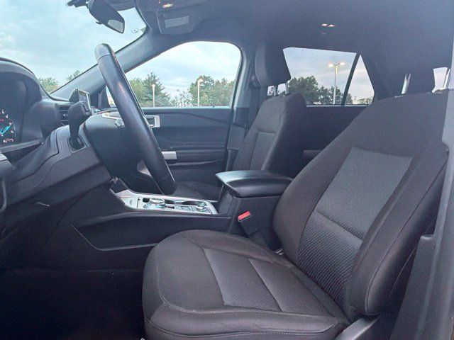 Used 2023 Ford Explorer XLT AWD/4WD image 26