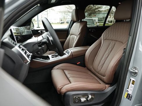 New 2026 BMW X5 xDrive50e w/ Executive Package image 21