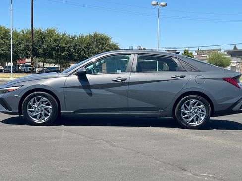 Used 2026 Hyundai Elantra Hybrid FWD image 8