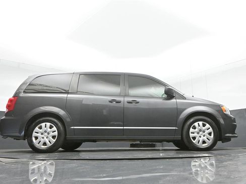 Used 2019 Dodge Grand Caravan SE w/ UConnect Hands-Free Group FWD image 33