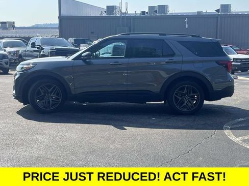 Certified 2025 Ford Explorer ST AWD/4WD image 7