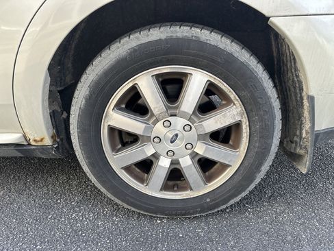 Used 2008 Ford Taurus SEL image 5