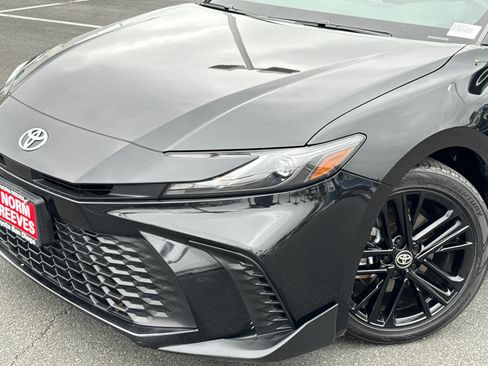 Certified 2025 Toyota Camry SE FWD image 3
