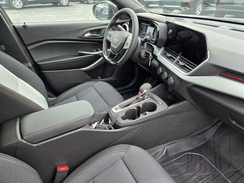 New 2026 Chevrolet Trax RS w/ Sunroof Package image 5