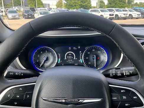 Used 2025 Chrysler Pacifica Select FWD image 25