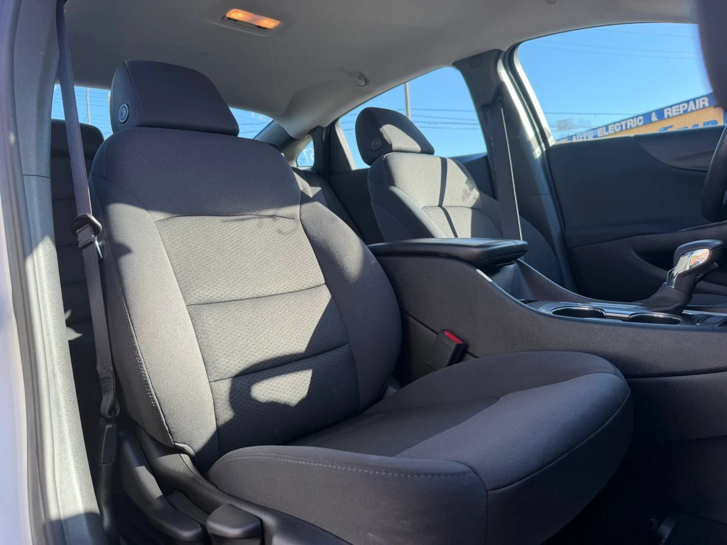 Used 2022 Chevrolet Malibu LT FWD image 16