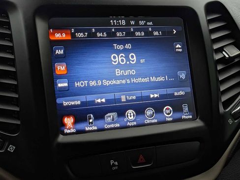 Used 2018 Jeep Cherokee Limited w/ Luxury Group image 29