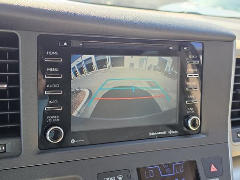 Used 2018 Toyota Sienna LE FWD image 23