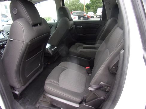 Used 2017 Chevrolet Traverse LT w/ Style and Technology Package image 23