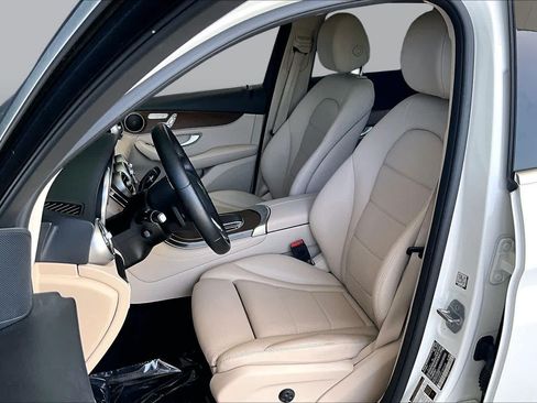 Used 2020 Mercedes-Benz GLC 300 image 8