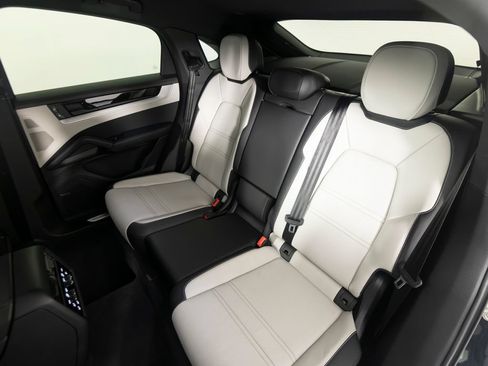 Certified 2025 Porsche Cayenne S AWD/4WD image 41