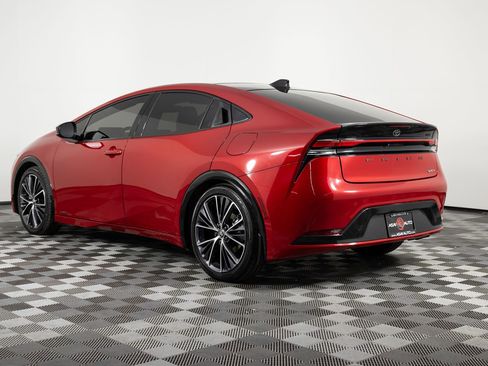 Used 2025 Toyota Prius XLE image 4