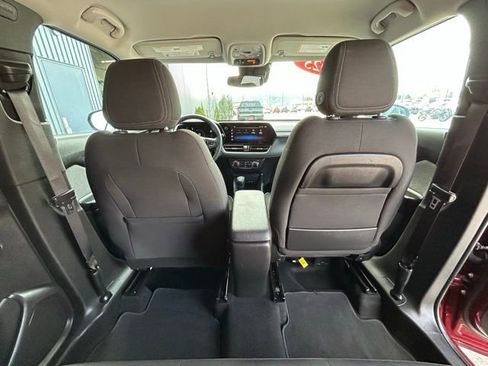 Used 2025 Chevrolet TrailBlazer LT AWD/4WD image 35