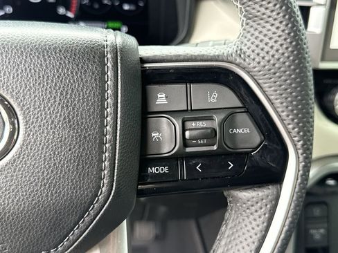 Used 2025 Toyota Sequoia Capstone image 27