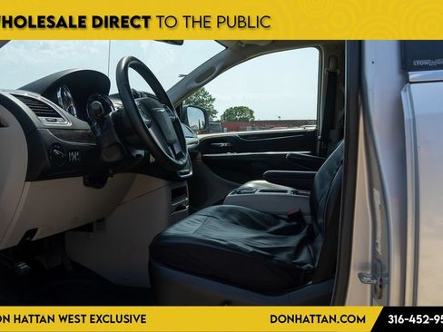 Used 2012 Chrysler Town & Country Touring w/ Entertainment Group #1 FWD image 3