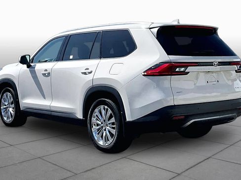 Used 2024 Toyota Grand Highlander AWD image 11