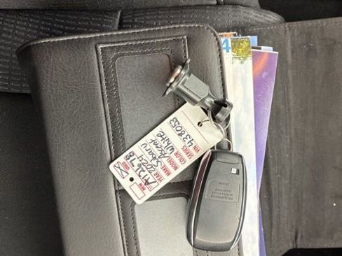 Used 2024 Subaru Ascent Premium w/ Convenience Package image 22