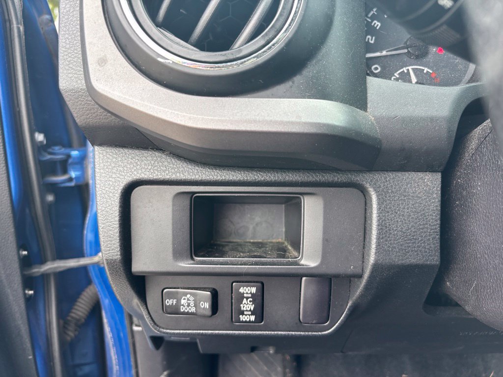 Used 2016 Toyota Tacoma TRD Sport w/ Towing Package RWD image 13