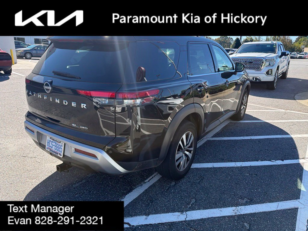 Used 2023 Nissan Pathfinder SL AWD/4WD image 3