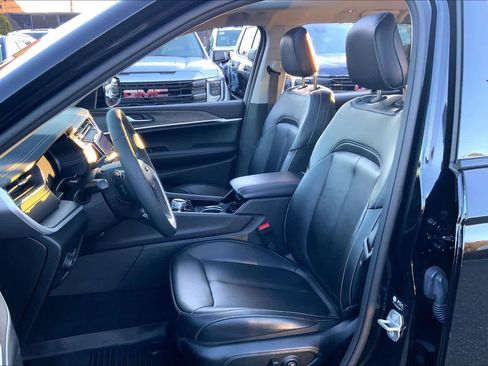 Used 2023 Jeep Grand Cherokee Limited image 8