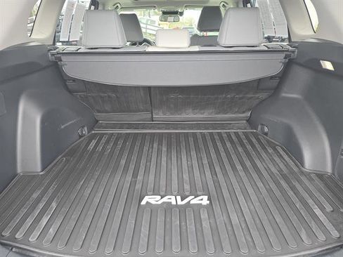 Used 2022 Toyota RAV4 XLE Premium image 11