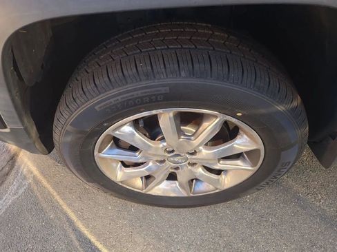 Used 2014 Jeep Cherokee Limited w/ Luxury Group image 17