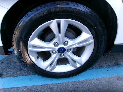 Used 2014 Ford Focus SE w/ Interior Protection Package FWD image 7