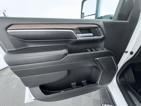 Used 2024 Chevrolet Silverado 2500 LT image 32