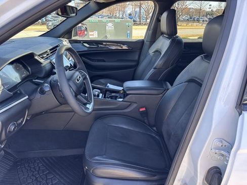 Used 2023 Jeep Grand Cherokee Altitude image 14