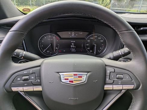 New 2025 Cadillac XT6 Luxury image 30