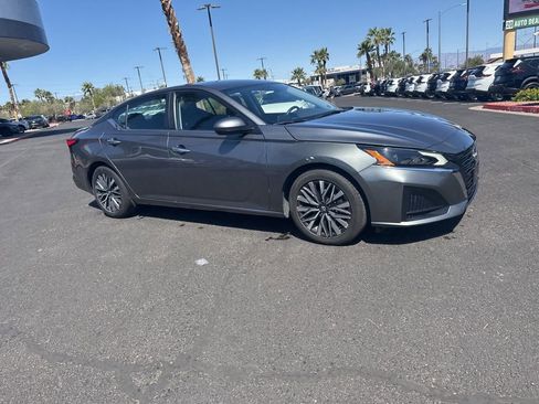 Used 2023 Nissan Altima 2.5 SV FWD image 6