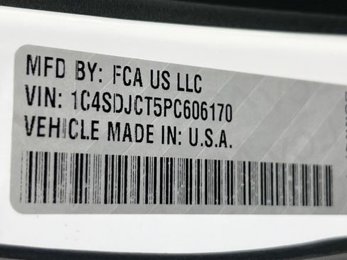 Used 2023 Dodge Durango R/T w/ Hemi Orange Plus Package image 31