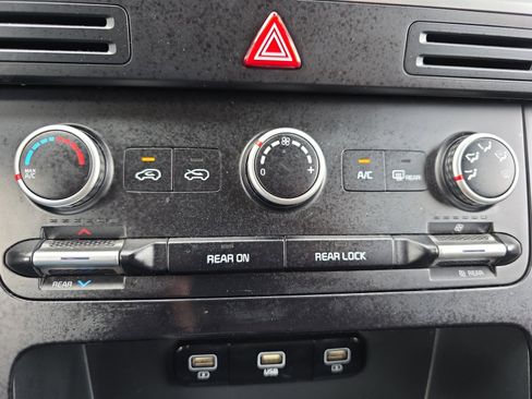 Certified 2024 Kia Carnival LX image 17