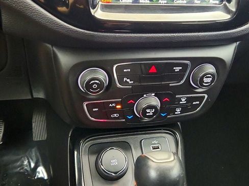 Used 2018 Jeep Compass Limited w/ Navigation Group AWD/4WD image 18