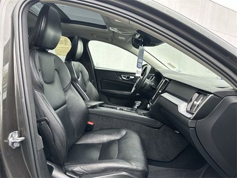 Used 2019 Volvo S60 T6 Momentum w/ Premium Package image 22