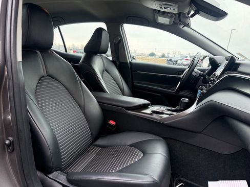 Used 2024 Toyota Camry SE image 10