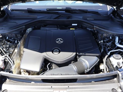 Used 2025 Mercedes-Benz GLC 350e 4MATIC image 41