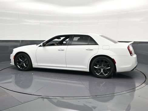 Used 2023 Chrysler 300 S w/ Comfort Group RWD image 8
